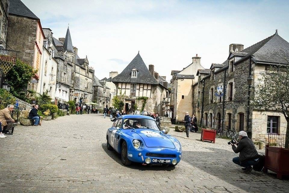 Antoine Laureau associé à Antoine Moreau a rendu hommage à son grand-père en finissant à une excellente position au Tour Auto Historique 2017 @ DR