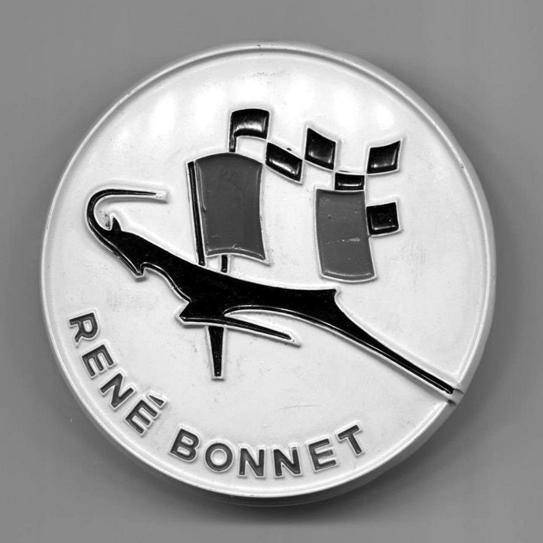 La marque D.B est devenue René Bonnet dont le sigle est le capricorne, signe zodiacal de son créateur @ DR