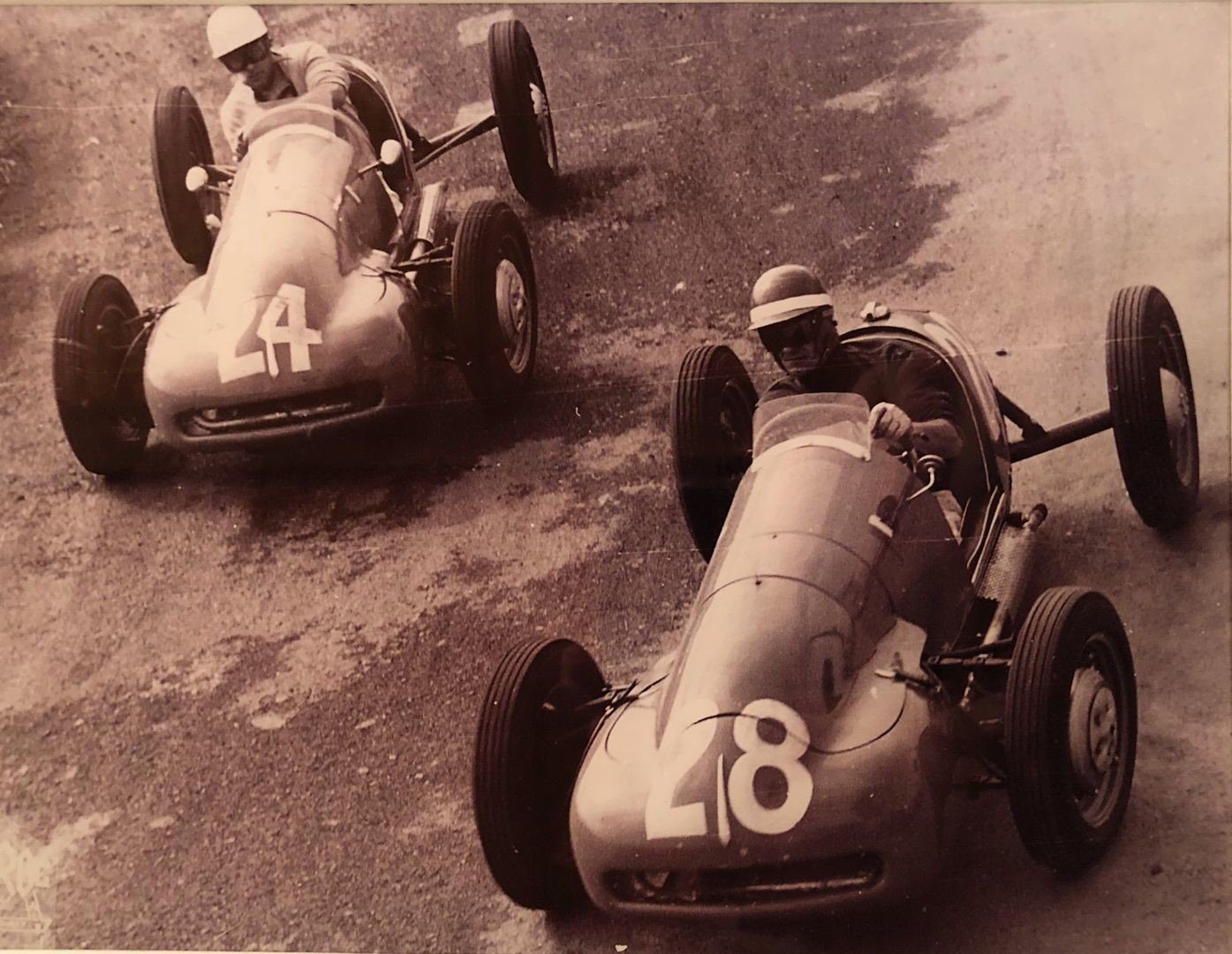 Entré chez D.B dès 1954, Gérard a couru sur les Monomill, formule monotype construite par D.B, animée par un 850 cm3 Panhard @DR