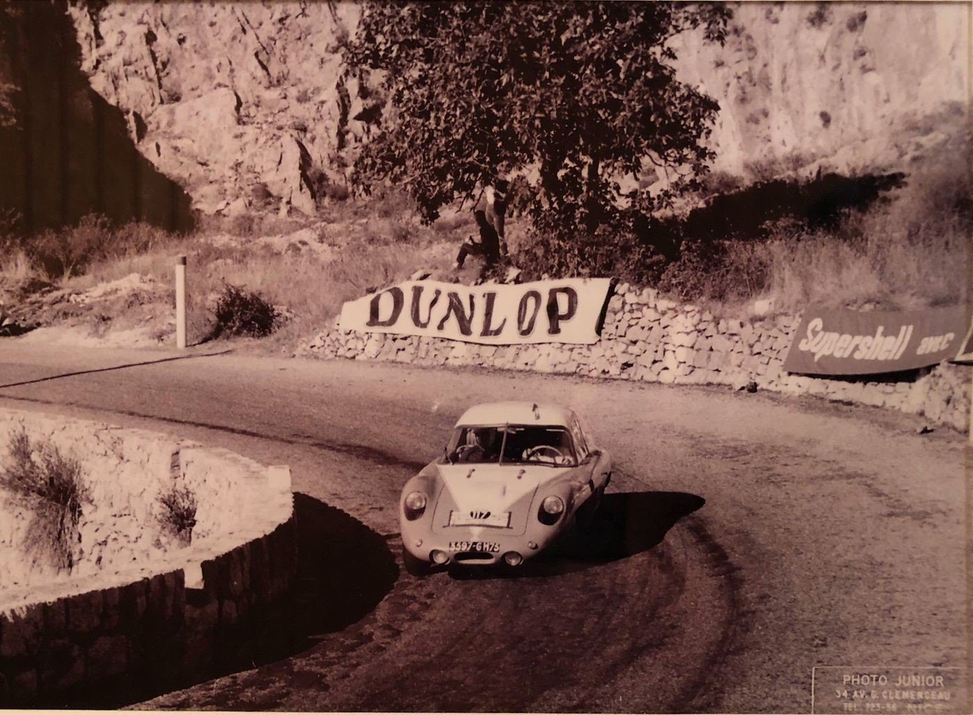 Tour Auto 1957, longtemps en tête de l'Indice au volant d'un proto fermé, Laureau perdra la victoire suite à un accrochage @ DR