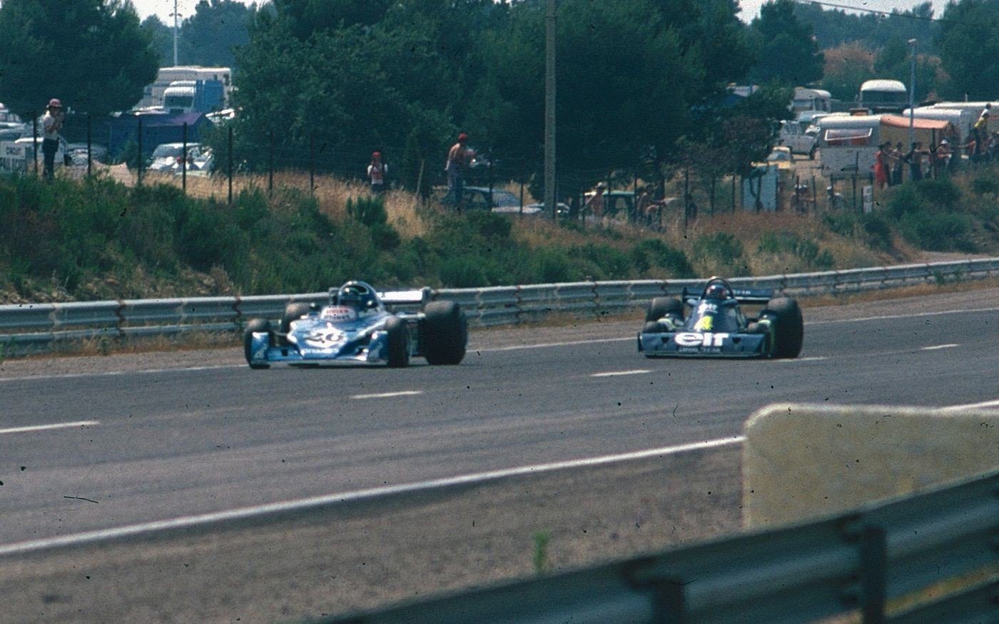 GP France 1976 Paul Ricard - Jacques Laffite - Ligier JS 5 01 - Patrick Depailler - Tyrrell P34 2 © Olivier ROGAR