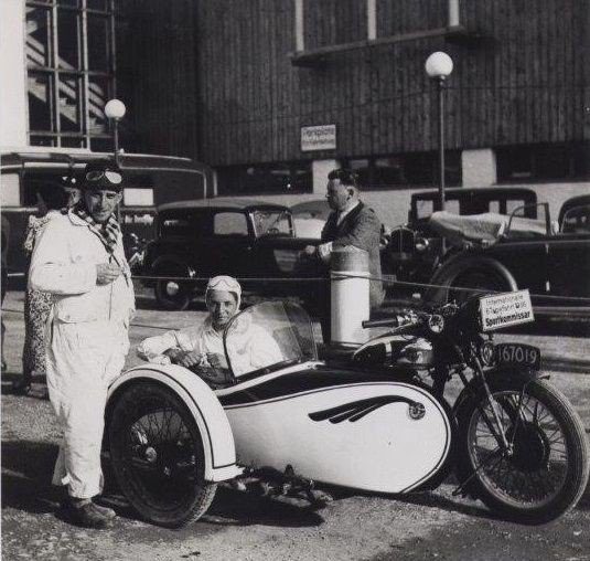Jacques et Mariette Ickx aux 6 Jours de Garmisch-Partenkirchen en 1937. La moto est une FN - © collection Pascal Ickx