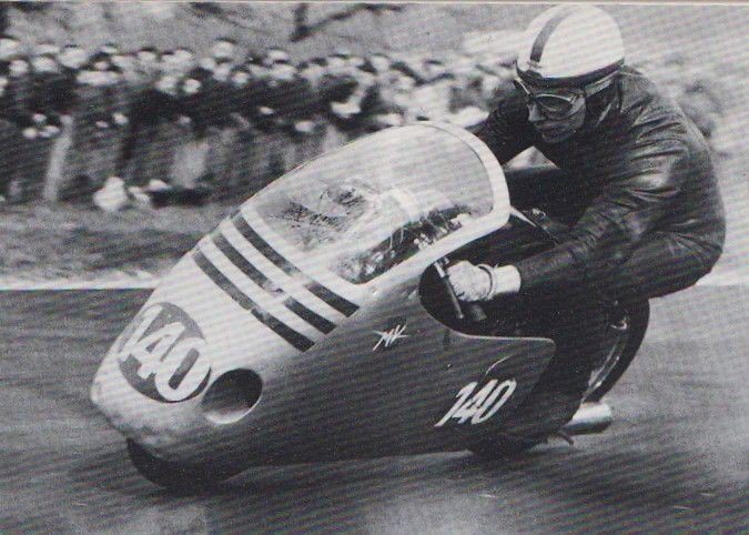 John Surtees 1956 Chrystal Palace 1e course sur MV Agusta 1er à DR