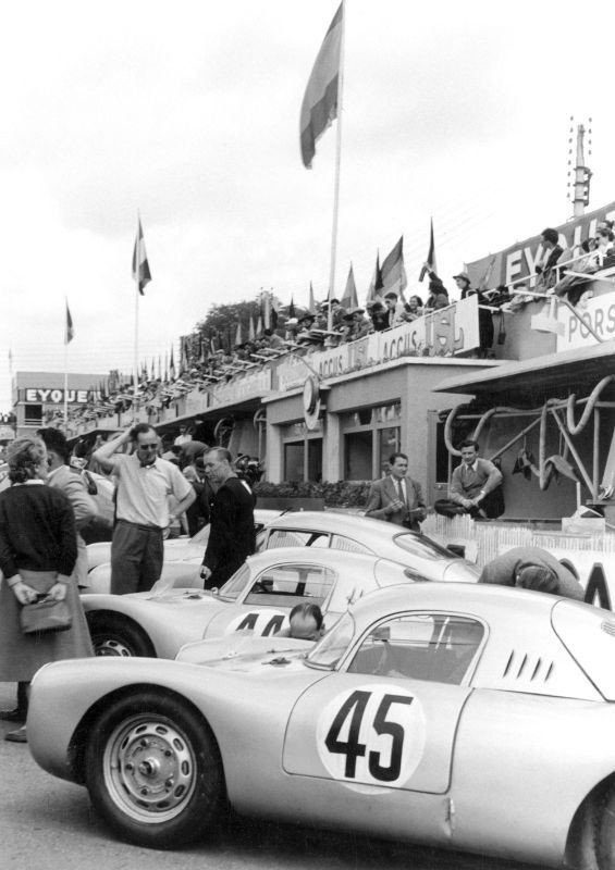 Le Mans 1953. 45: 550 Coupé with Richard v. Franenberg and Paul Frére, Sieger in Klasse Sportwagen bis 1500 ccm