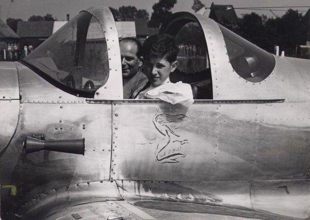 Pascal Ickx le 6 juin 1950 en compagnie du Capitaine Nottet, le patron de la Régie des Voies Aériennes belges.