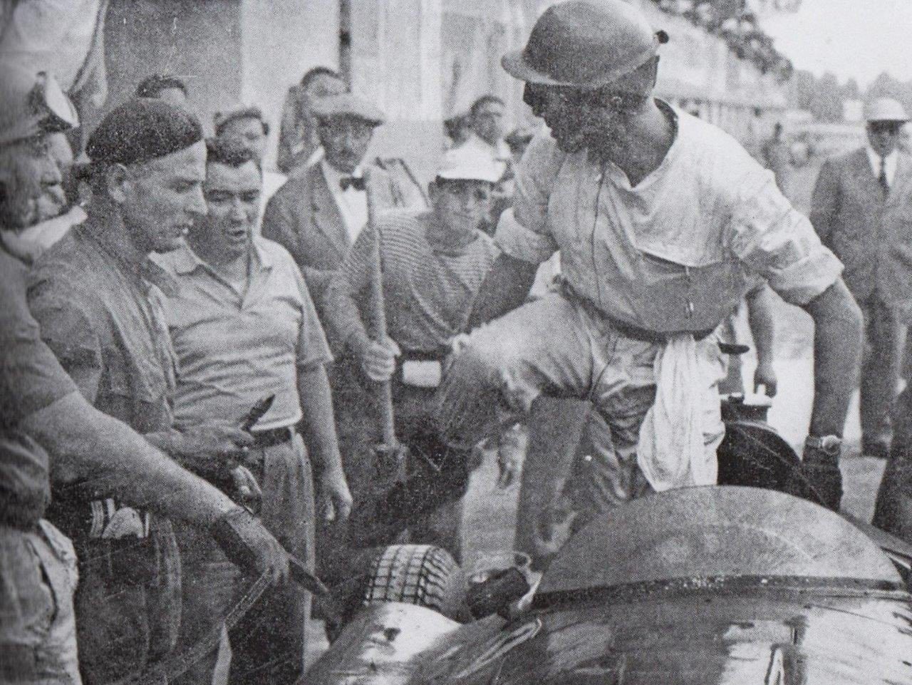 Peter Collins laissant sa place à Fangio - Monza 1956 @ DR