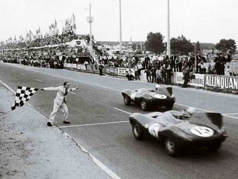 Arrivée Le Mans 1957