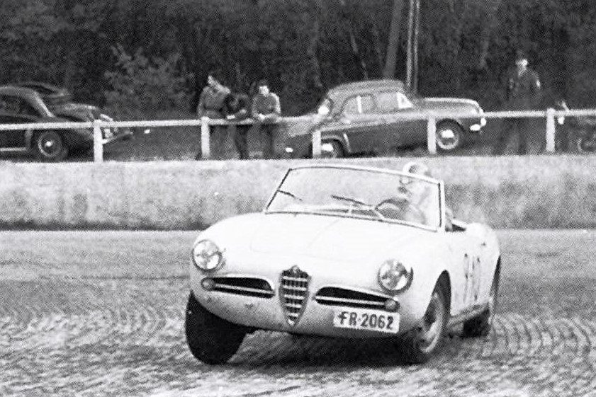 Hommage à Albert Uderzo - Jo Siffert et son Alfa Giulietta