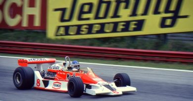 McLaren M26
