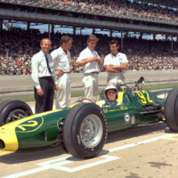 L'équipe Lotus dans la pit-lane en 1963